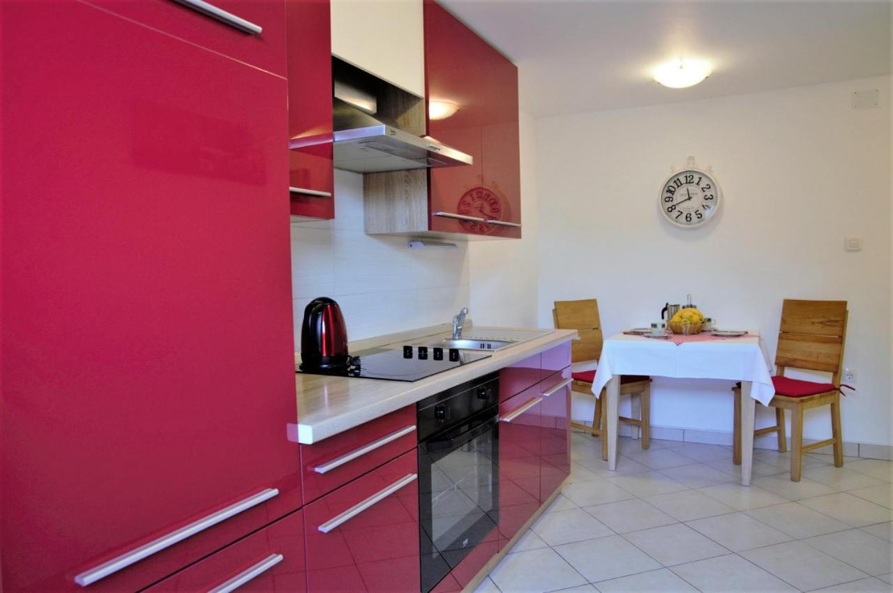 Amaryllis Residence, Apartment Diana & Deluxe Rooms With Shared Kitchen Veli Lošinj Buitenkant foto