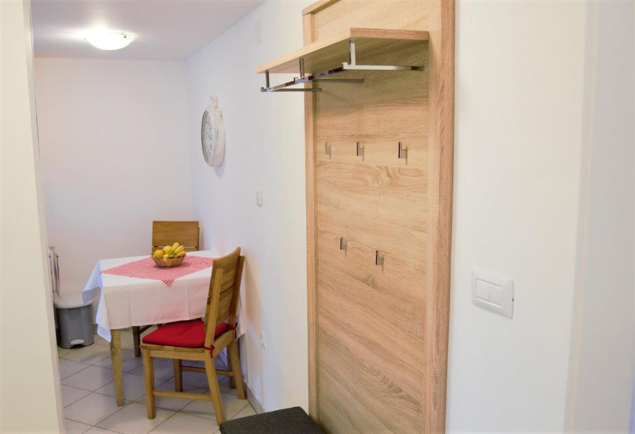 Amaryllis Residence, Apartment Diana & Deluxe Rooms With Shared Kitchen Veli Lošinj Buitenkant foto