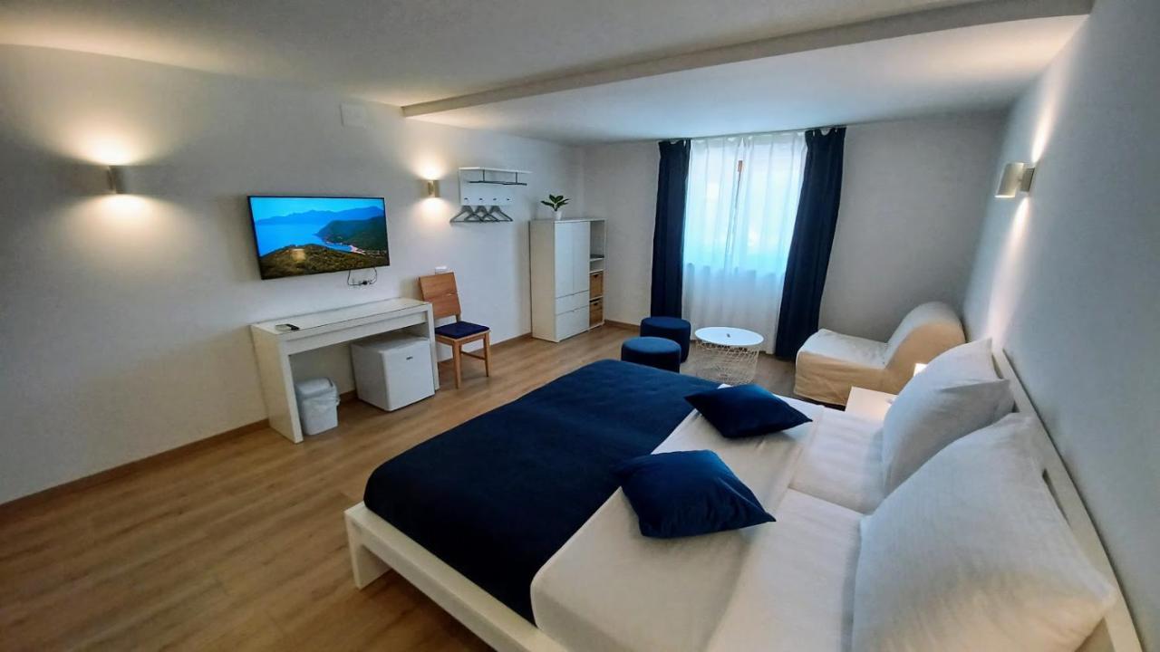 Amaryllis Residence, Apartment Diana & Deluxe Rooms With Shared Kitchen Veli Lošinj Buitenkant foto