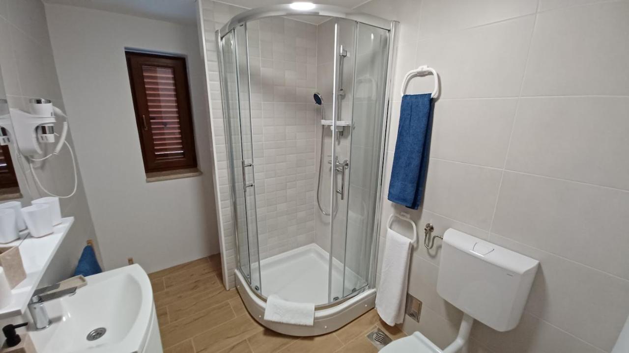 Amaryllis Residence, Apartment Diana & Deluxe Rooms With Shared Kitchen Veli Lošinj Buitenkant foto