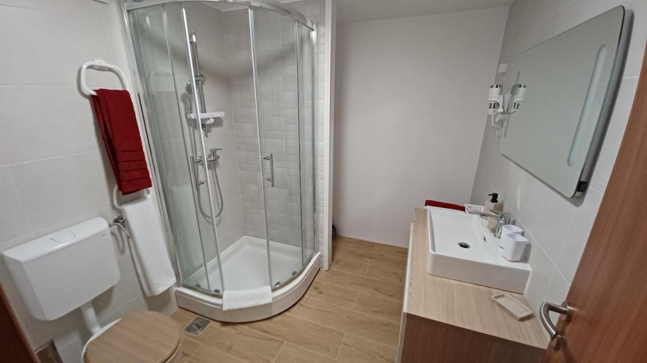 Amaryllis Residence, Apartment Diana & Deluxe Rooms With Shared Kitchen Veli Lošinj Buitenkant foto