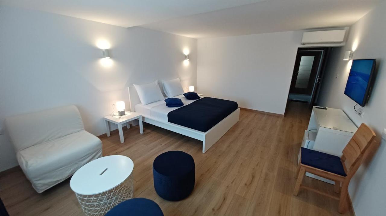 Amaryllis Residence, Apartment Diana & Deluxe Rooms With Shared Kitchen Veli Lošinj Buitenkant foto