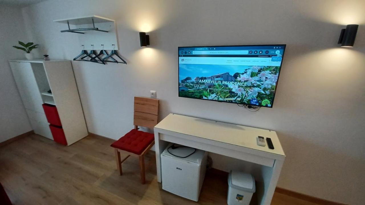 Amaryllis Residence, Apartment Diana & Deluxe Rooms With Shared Kitchen Veli Lošinj Buitenkant foto