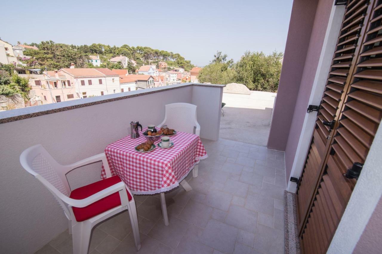 Amaryllis Residence, Apartment Diana & Deluxe Rooms With Shared Kitchen Veli Lošinj Buitenkant foto