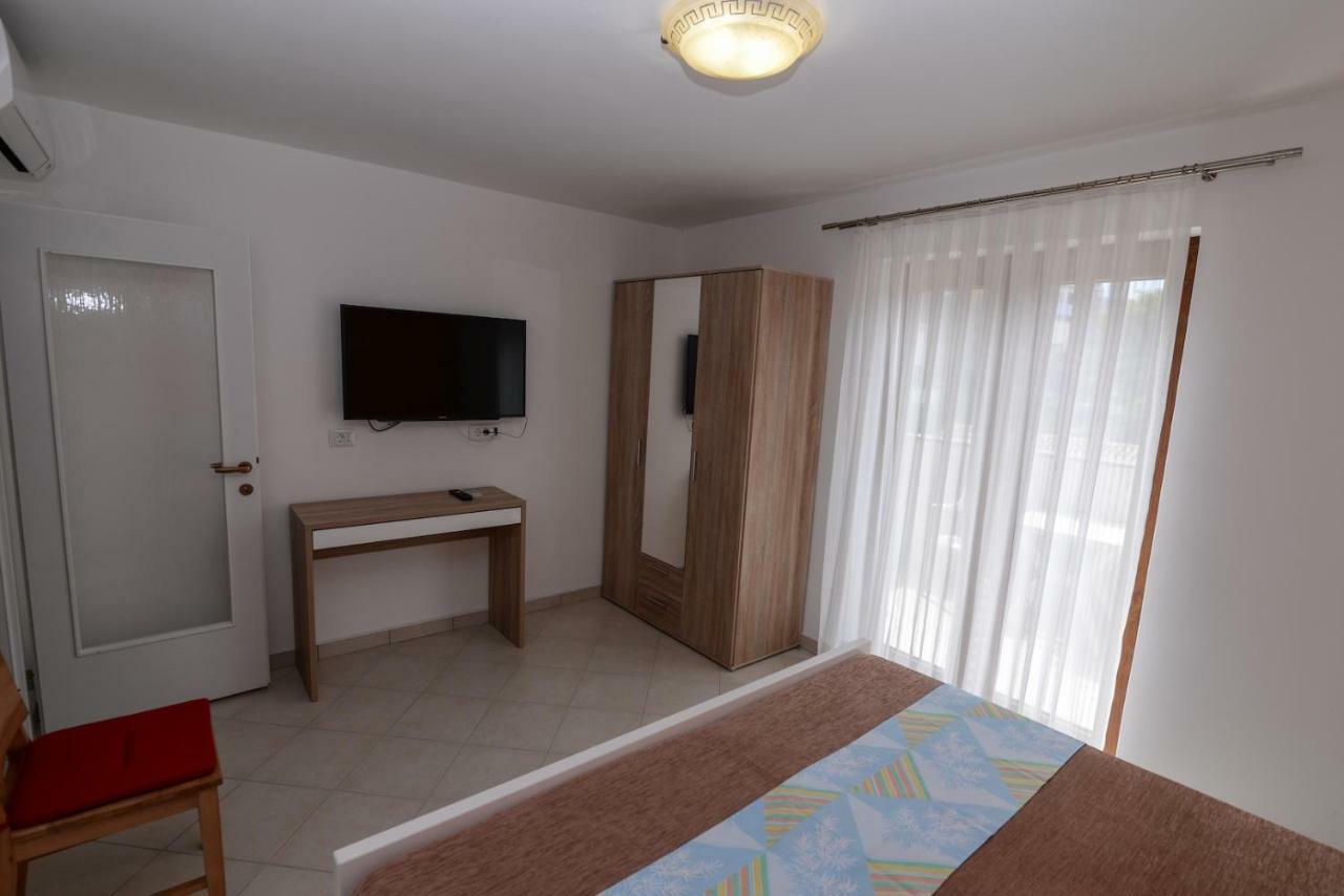 Amaryllis Residence, Apartment Diana & Deluxe Rooms With Shared Kitchen Veli Lošinj Buitenkant foto