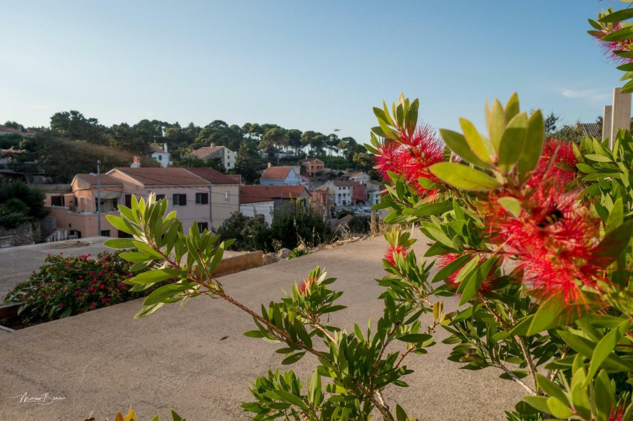 Amaryllis Residence, Apartment Diana & Deluxe Rooms With Shared Kitchen Veli Lošinj Buitenkant foto