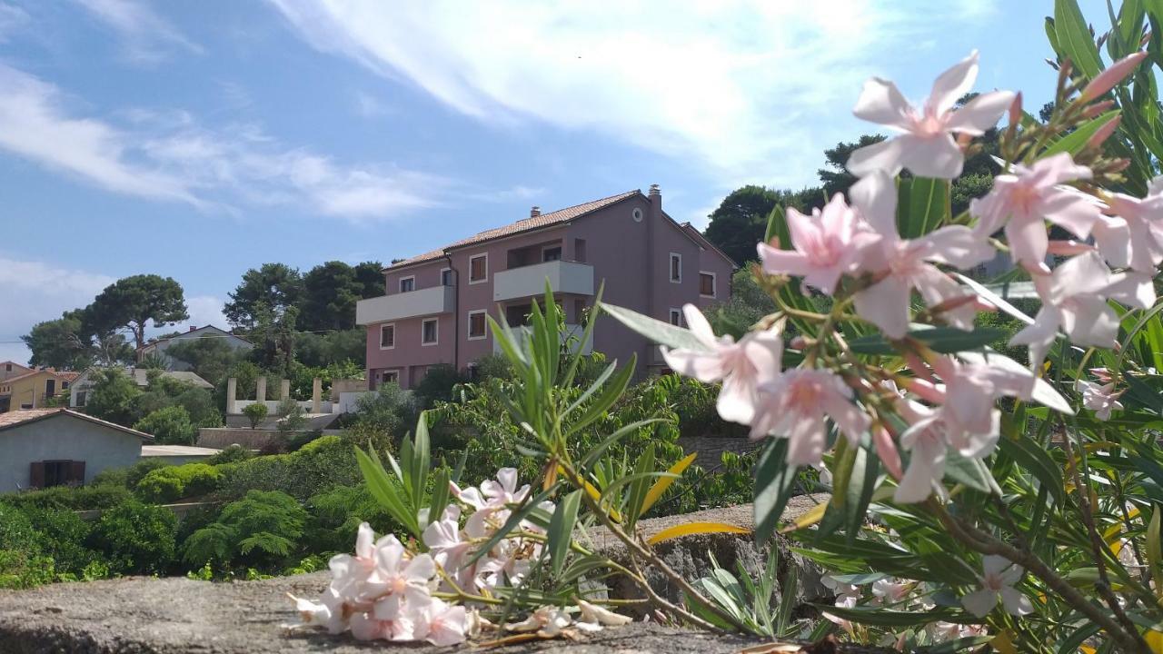 Amaryllis Residence, Apartment Diana & Deluxe Rooms With Shared Kitchen Veli Lošinj Buitenkant foto